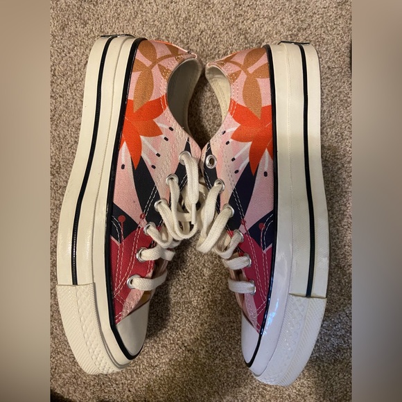 Like new Chuck Taylors in very fan pattern! - Picture 2 of 5